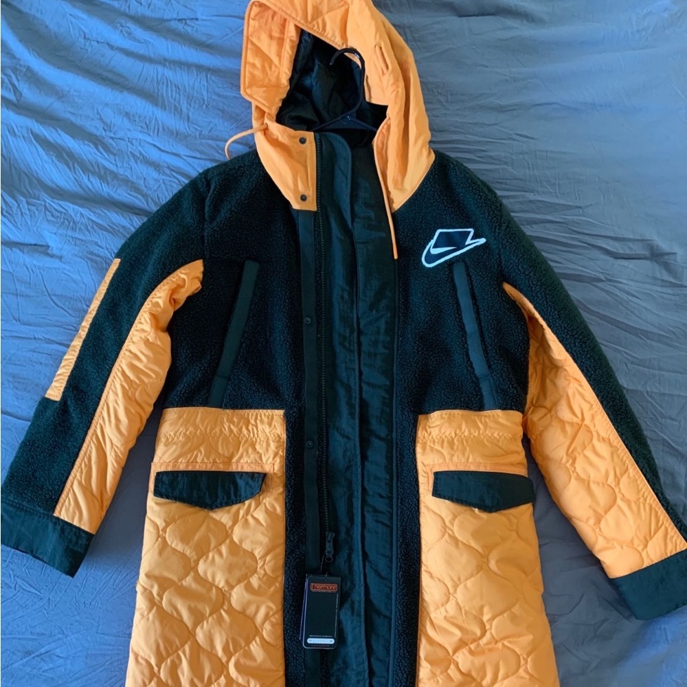 Brand new oversized Nike sportswear puffer trench coat